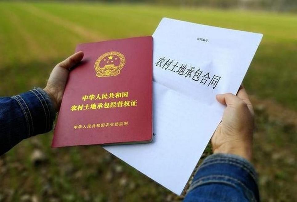 进城落户的农民，仍可享有土地承包经营权及征地补偿费